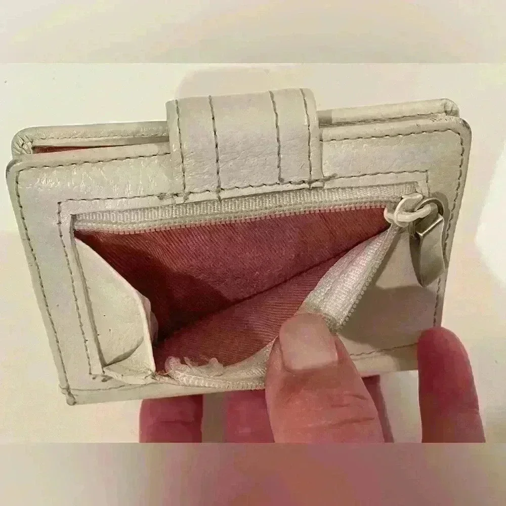 Fossil Women’s  Logan Mini Multifunction‎ Leather White Wallet